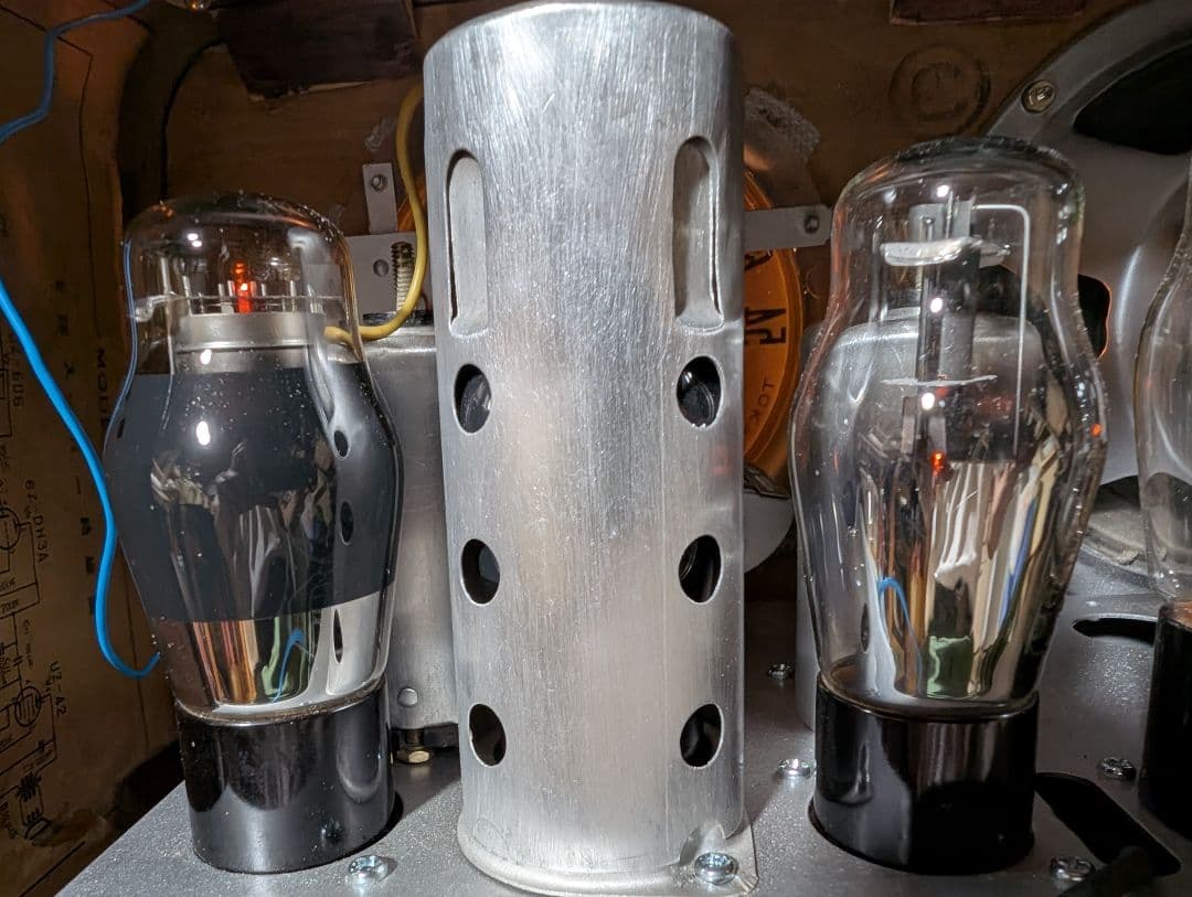 家族団らん昭和レトロST真空管ラジオ　マツダ614A　bluetooth付