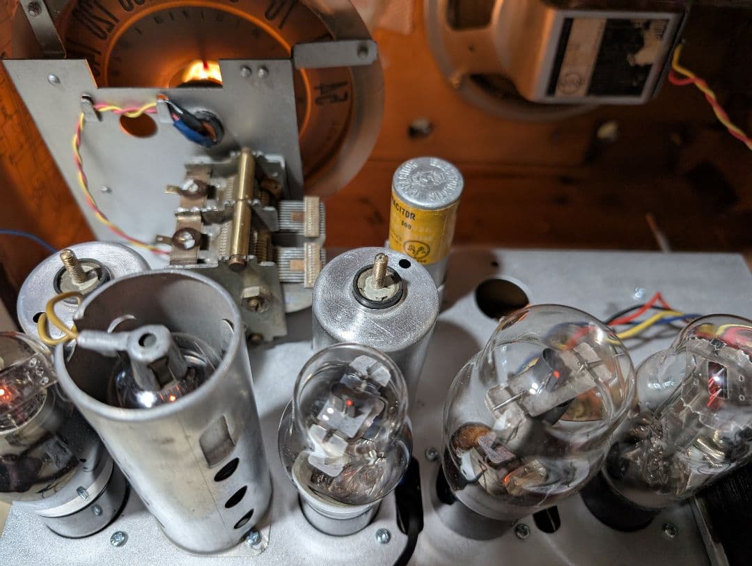 家族団らん昭和レトロST真空管ラジオ　マツダ614A　bluetooth付