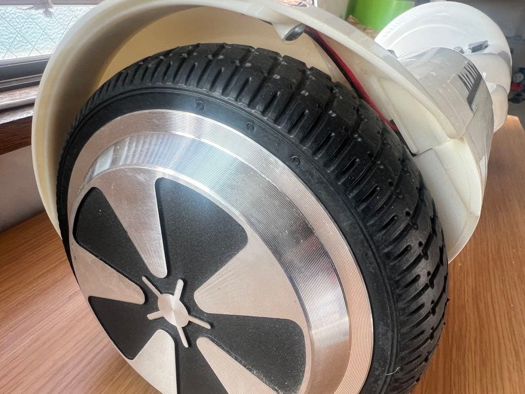 Air Bilt 電動スケートボード ホワイト 8インチ