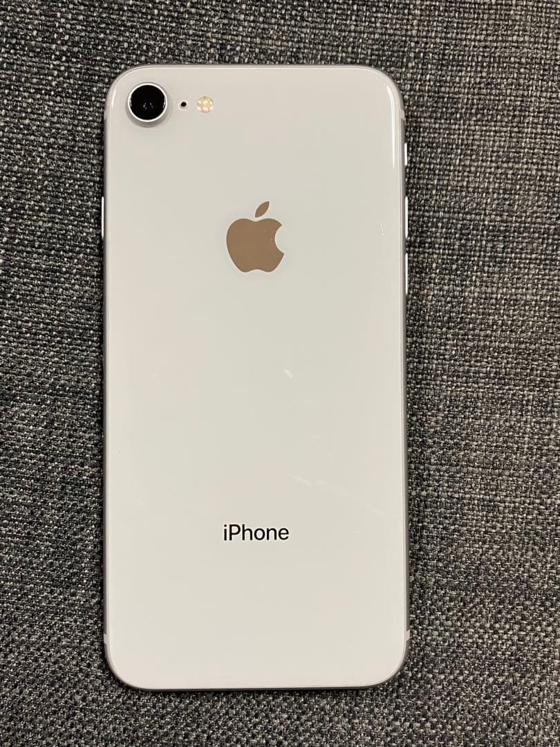 Apple iPhone 8 シルバー イヤフォン付き
