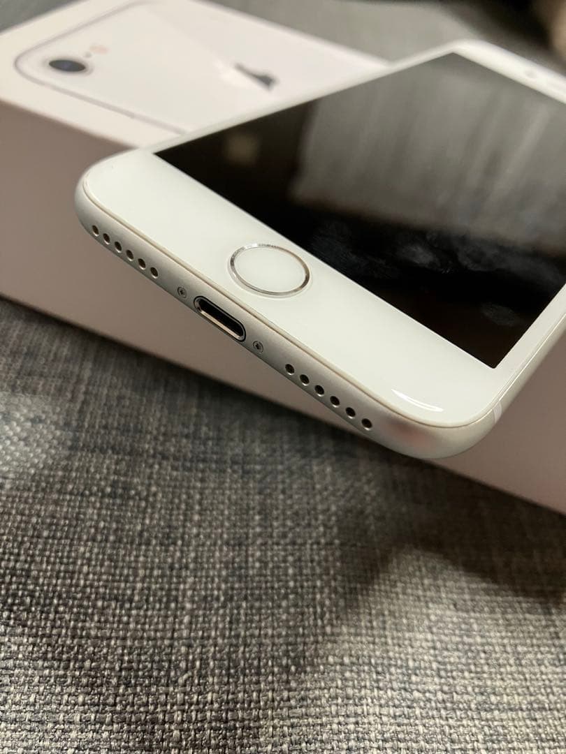 Apple iPhone 8 シルバー イヤフォン付き