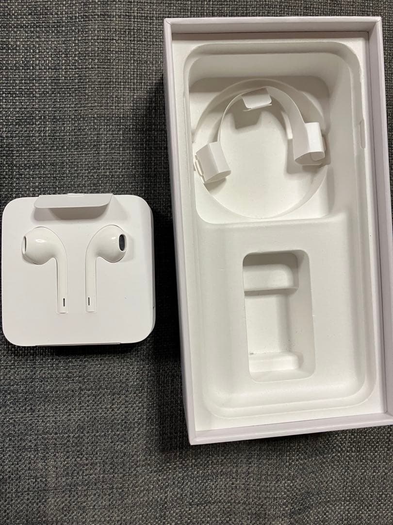 Apple iPhone 8 シルバー イヤフォン付き