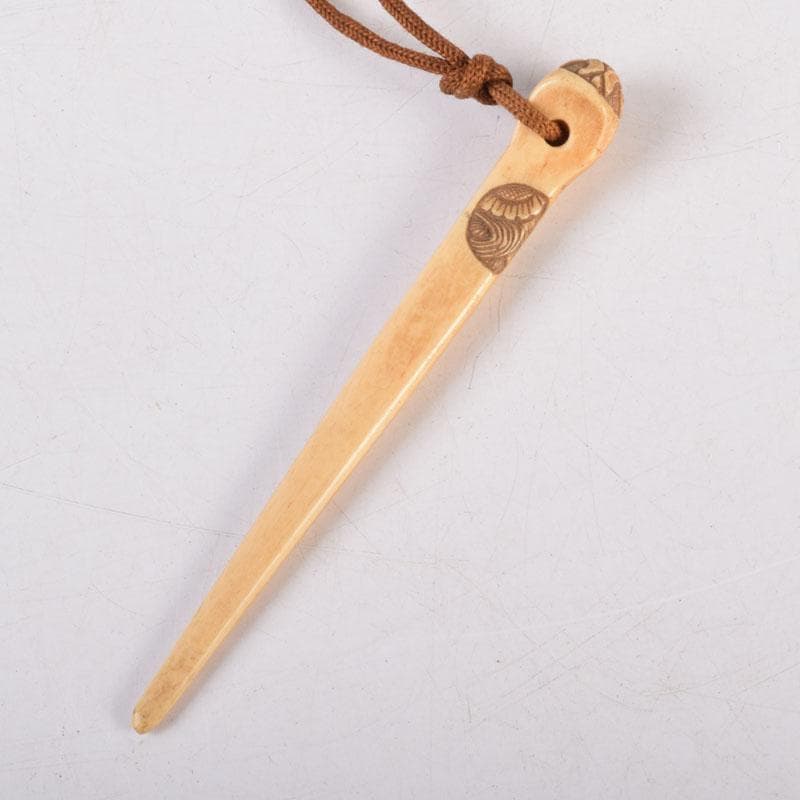 アリーヒローズ　時代提げ物　獣骨製　花刻　根付　簪　C　8548