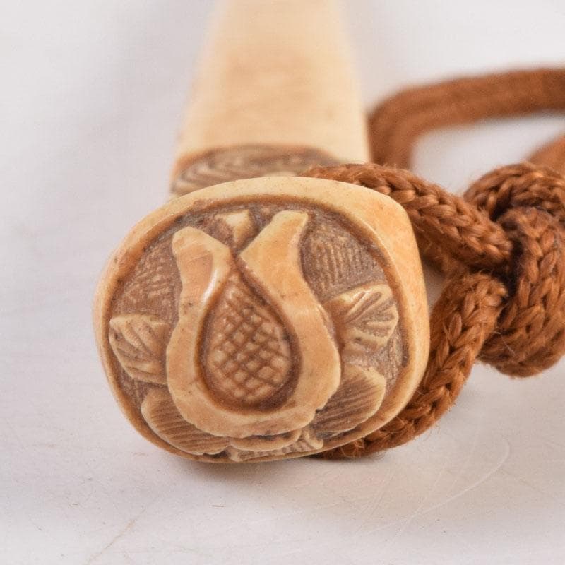 アリーヒローズ　時代提げ物　獣骨製　花刻　根付　簪　C　8548