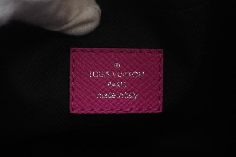 LOUIS VUITTON ショルダーバッグ アウトドアメッセンジャー PM 美