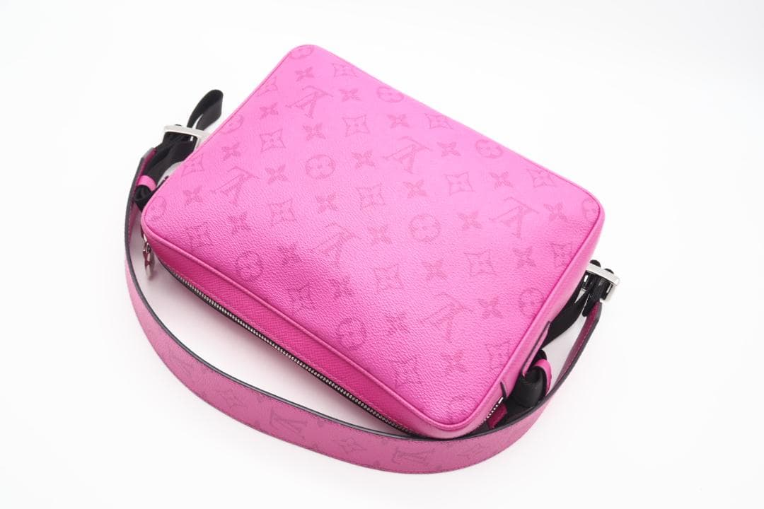 LOUIS VUITTON ショルダーバッグ アウトドアメッセンジャー PM 美