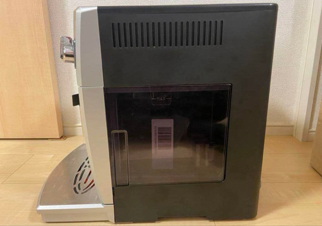 コーヒーメーカー・エスプレッソマシン DeLonghi Magnifica ESAM03110S