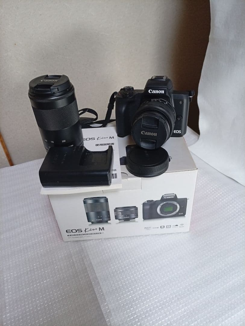 CANON Kiss M Wレンズ 15-45mm　55-200mm 美品箱付!