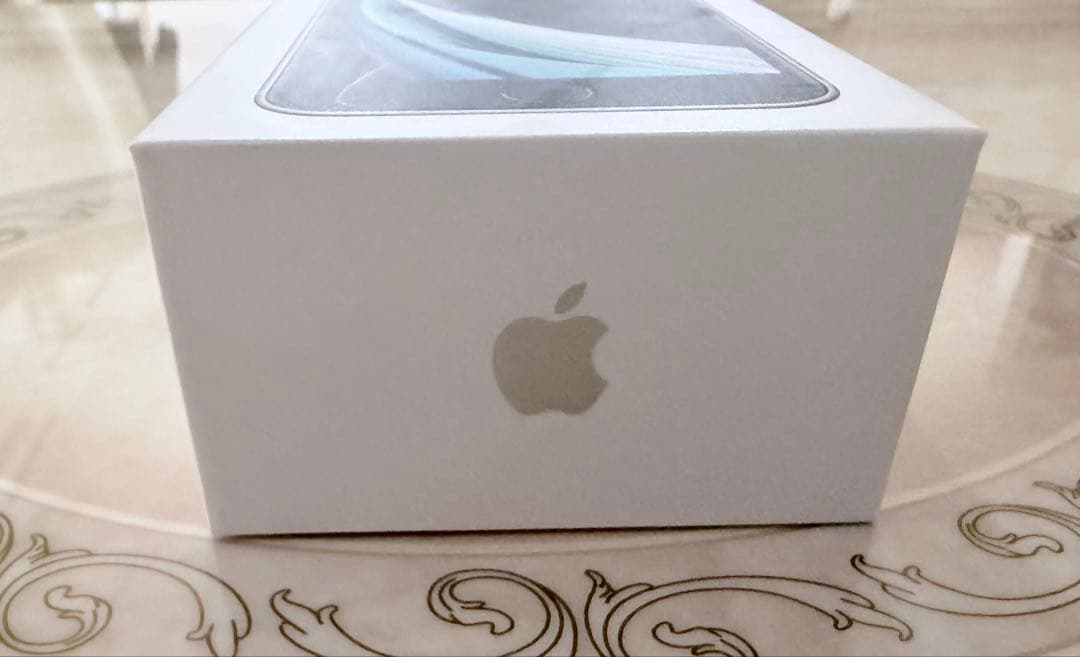 Apple iPhone SE (第2世代) ホワイト64GB 中古品