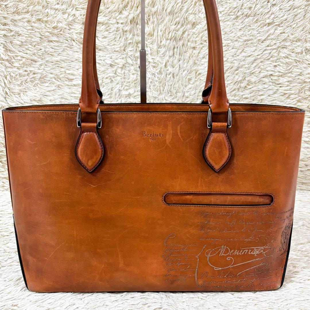 【美品】ベルルッティ トゥジュール ミニ カリグラフィ スクリットレザー 茶色