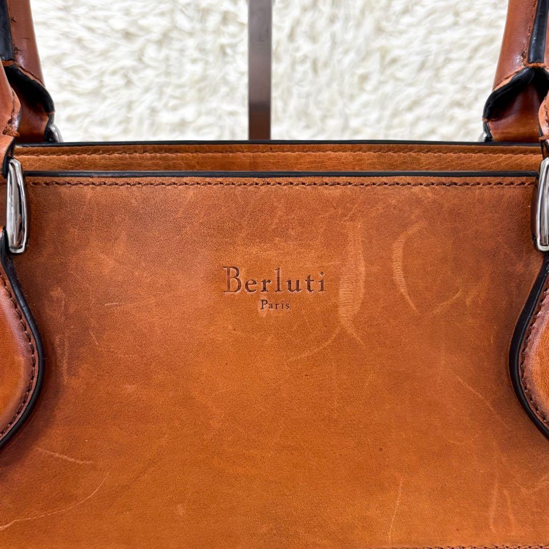 【美品】ベルルッティ トゥジュール ミニ カリグラフィ スクリットレザー 茶色