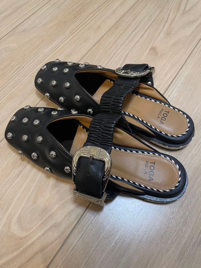 美品　トーガ　PUFF STUDS MULE