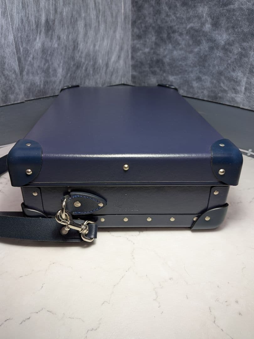 ③グローブトロッター ネイビー スモールアタッシェショルダー