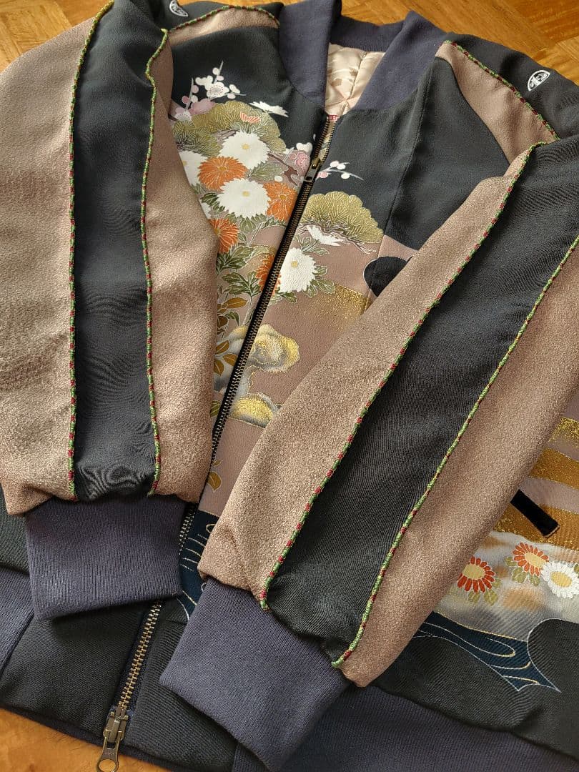 め0101着物リメイク正絹古布黒留袖江戸褄鶴文ヴィンテージスカジャンハンドメイド