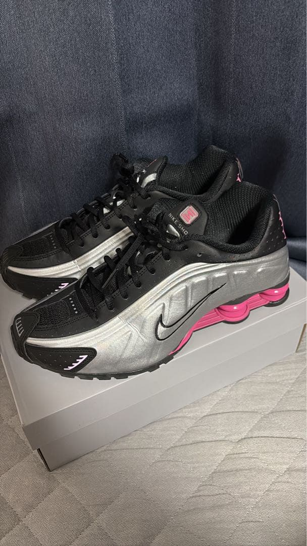 Nike Shox シルバー/ブラック/ピンク