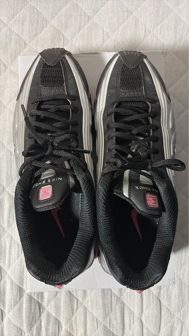 Nike Shox シルバー/ブラック/ピンク