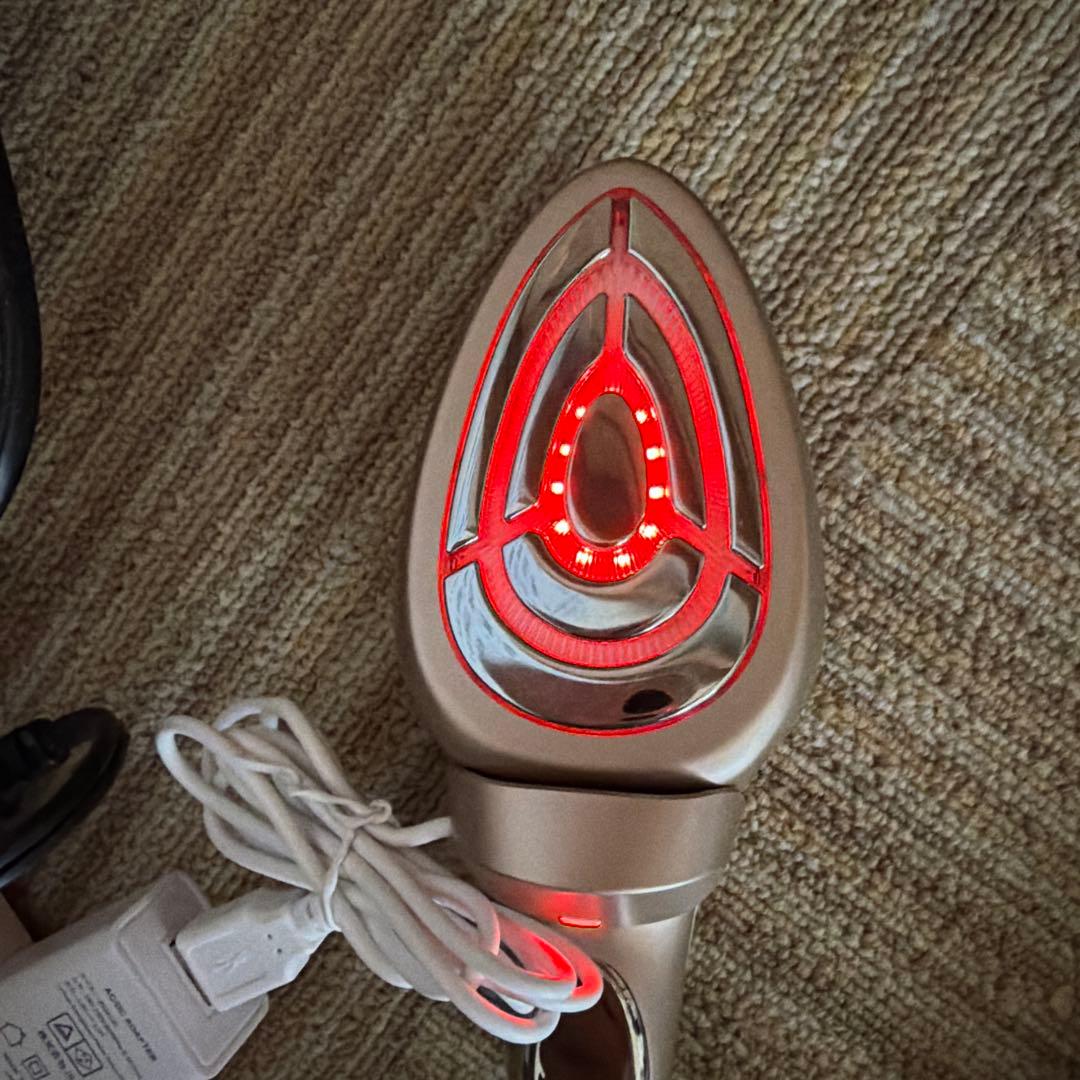 IKKOさんプロデュースÉclat ME LA BOUM 美顔器