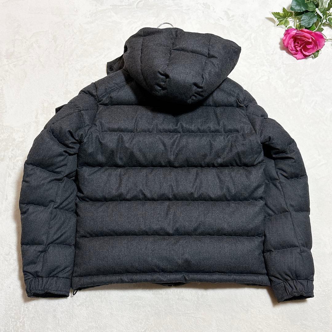 ほぼ未使用✨　モンクレール　モンジュネーブル　ダウンジャケット　グレー　3