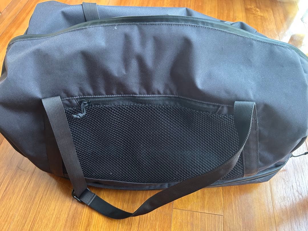 patagonia ボストンバッグ 黒　50〜60Ｌ