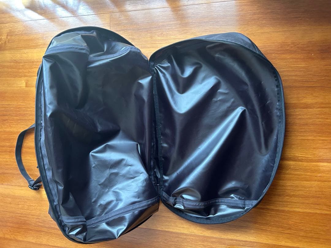 patagonia ボストンバッグ 黒　50〜60Ｌ