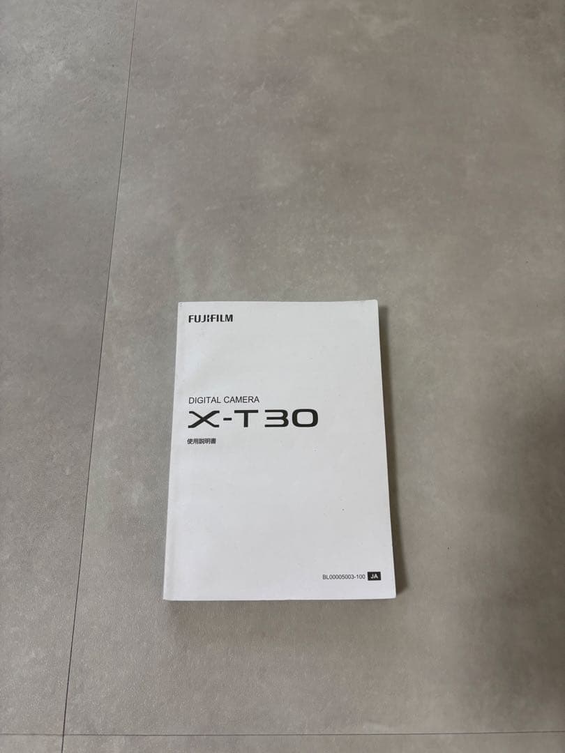 Tony　富士フイルム　X-T30 本体　レンズ付き　ミラーレスカメラ