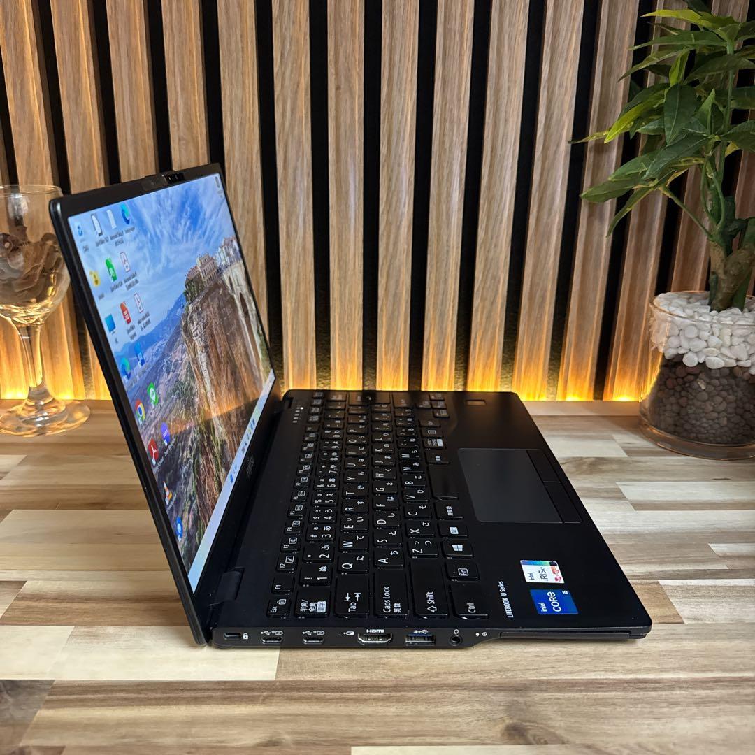 おすすめ‼️LIFEBOOK U9311☘️i5第11世代☘️軽量☘️人気ノートパソコン