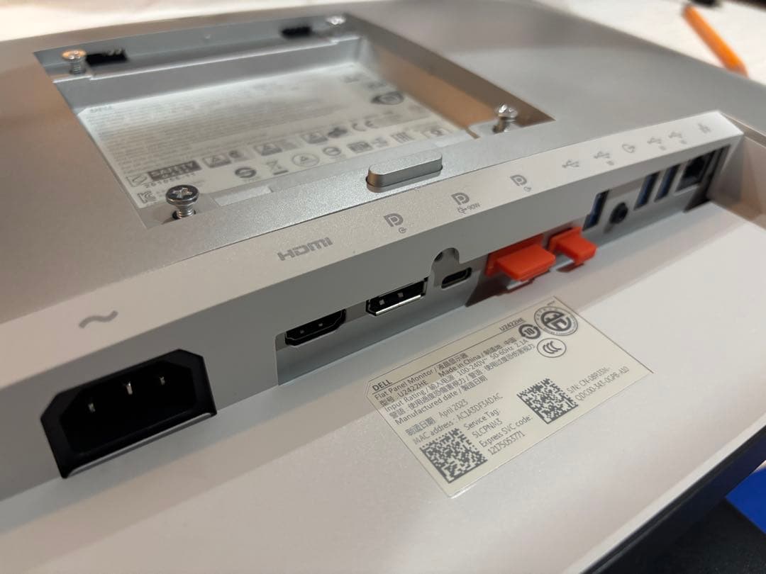 Dell U2422HE 23.8インチ USB-C HUB モニタ−　④