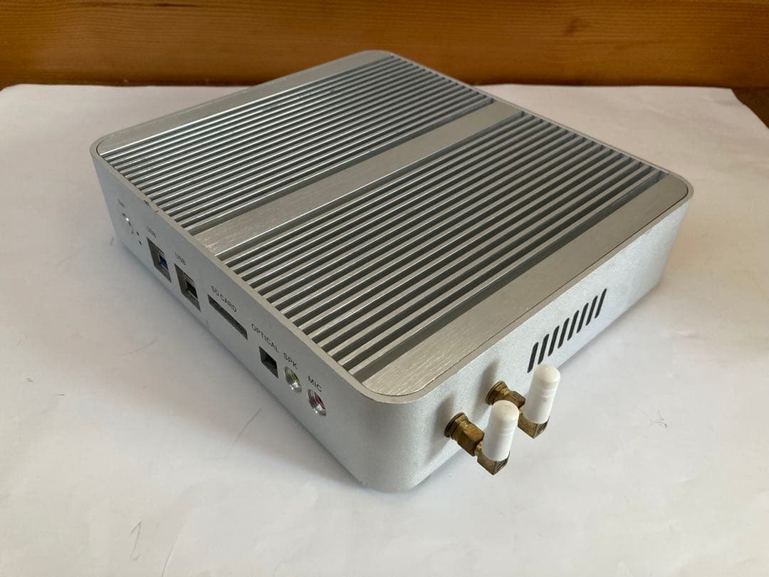 ファンレス ミニPC i5-7267U メモリ8G SSD240G Wifi