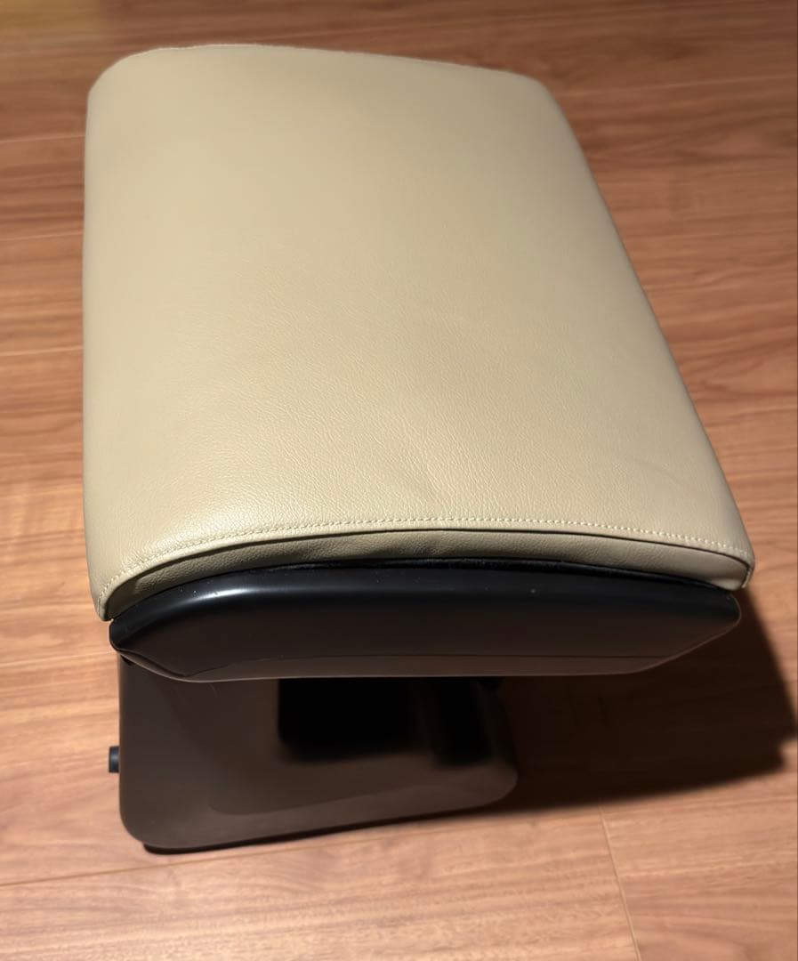 トヨタ アルファード 純正オットマン