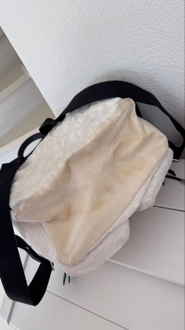 MONCLER ホワイトキルティングリュック