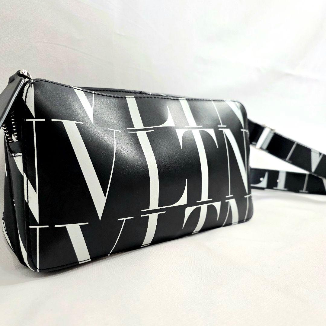 VALENTINO　VLTNタイムズ　ボディバッグ　斜め掛け　ブラック　美品
