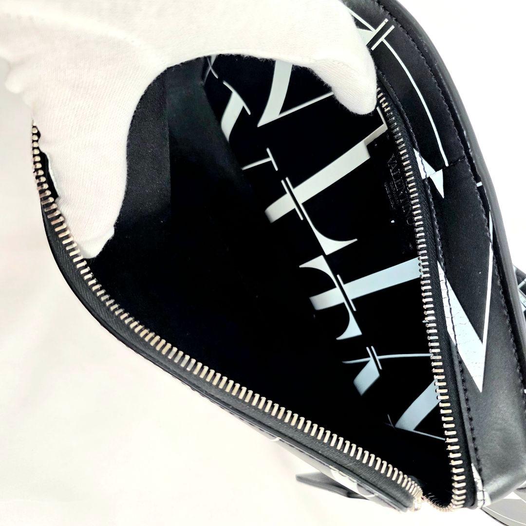 VALENTINO　VLTNタイムズ　ボディバッグ　斜め掛け　ブラック　美品