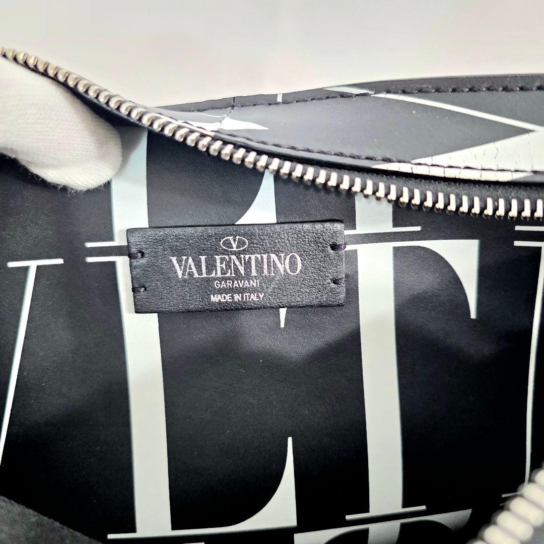 VALENTINO　VLTNタイムズ　ボディバッグ　斜め掛け　ブラック　美品
