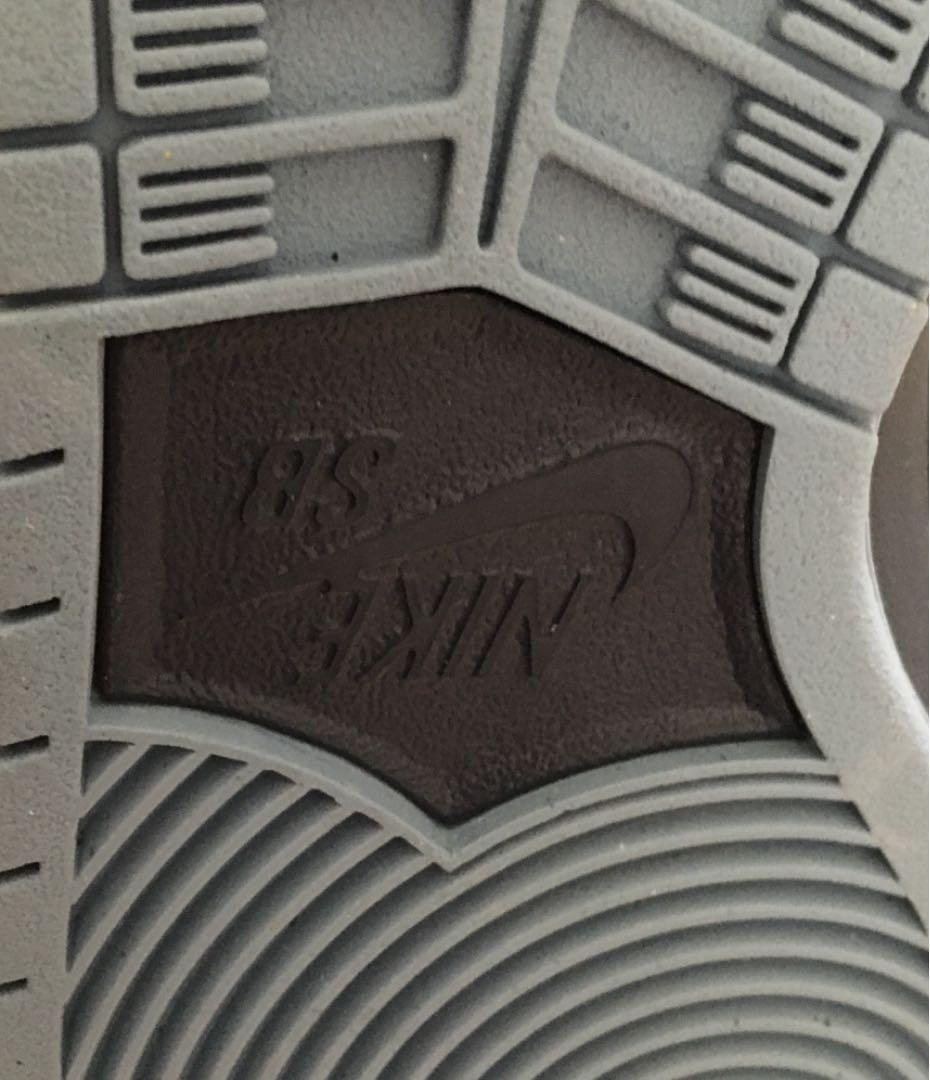 ナイキ　MIDカット　スニーカー