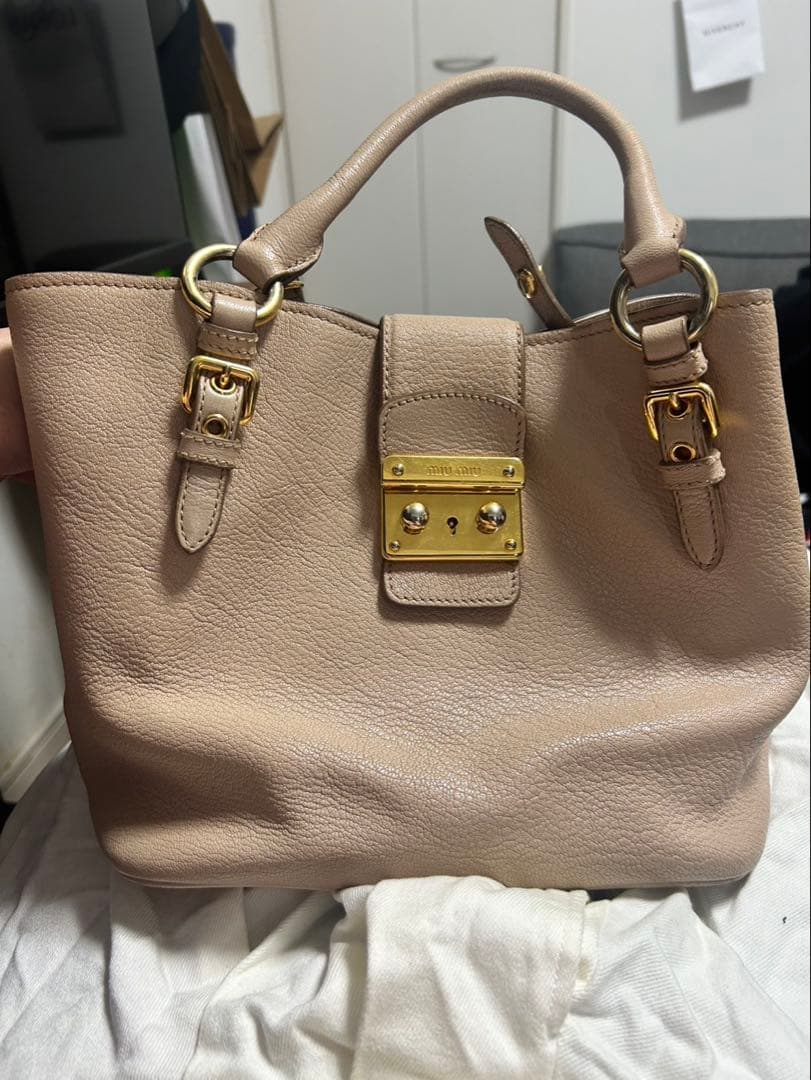 Miu Miu ベージュ レザー ハンドバッグ