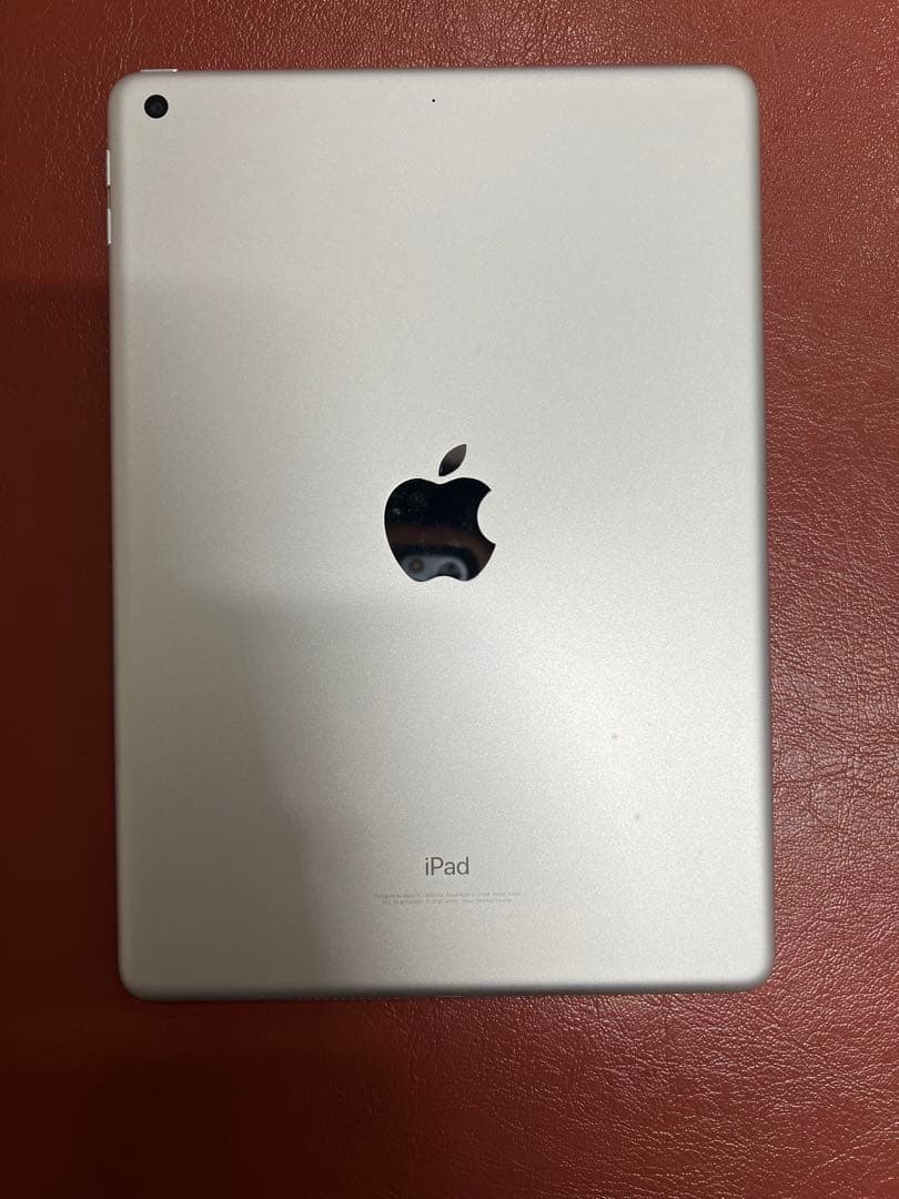 Apple iPad シルバー 本体　第6世代