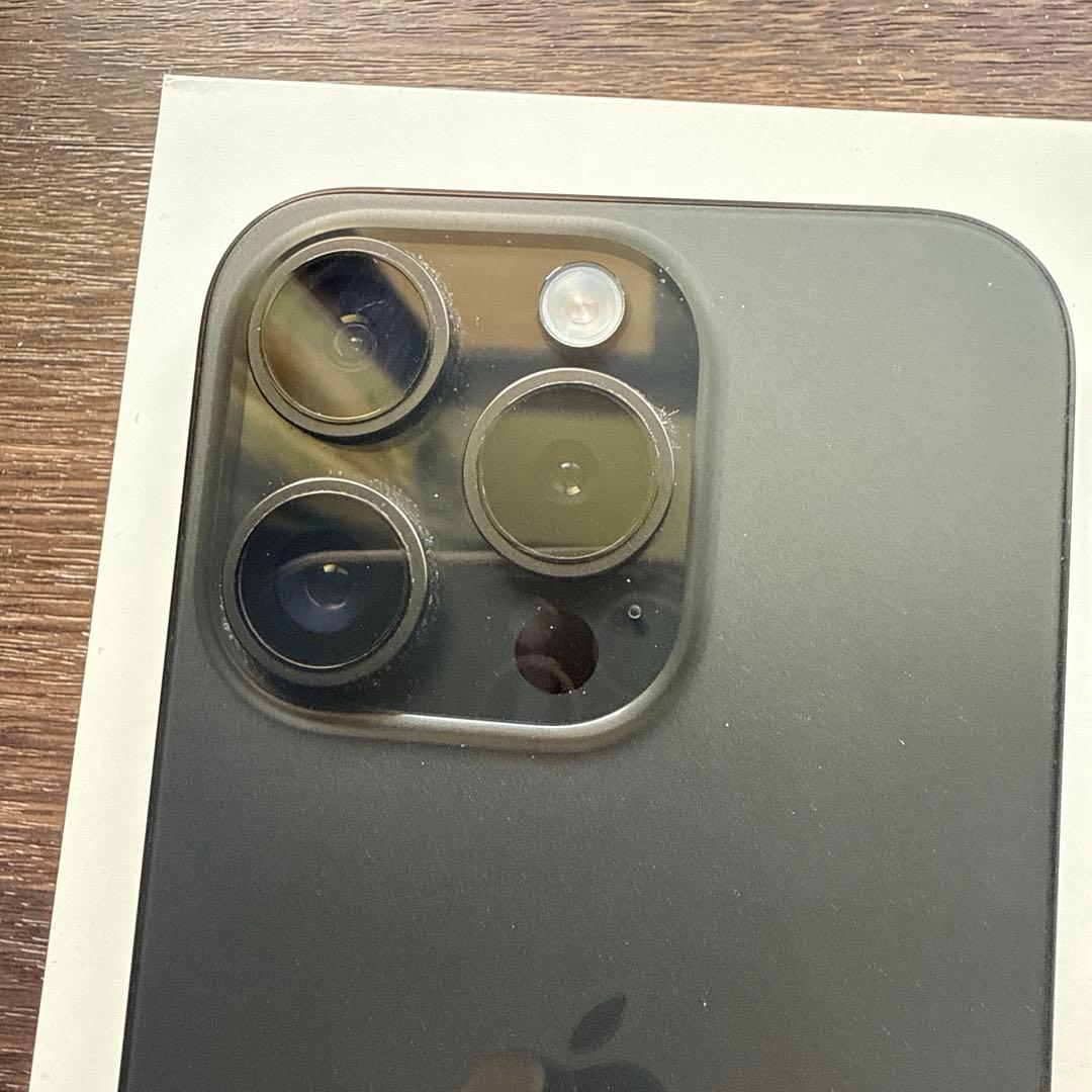 Apple iPhone 15 Pro 128GB ブラックチタニウム 本体