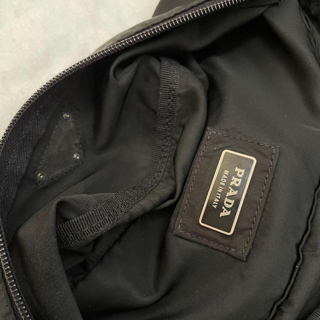 PRADA ブラック ボディバッグ 黒 ナイロン ウエストポーチ　プラダ