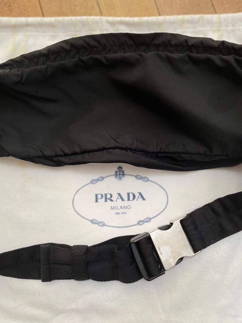 PRADA ブラック ボディバッグ 黒 ナイロン ウエストポーチ　プラダ