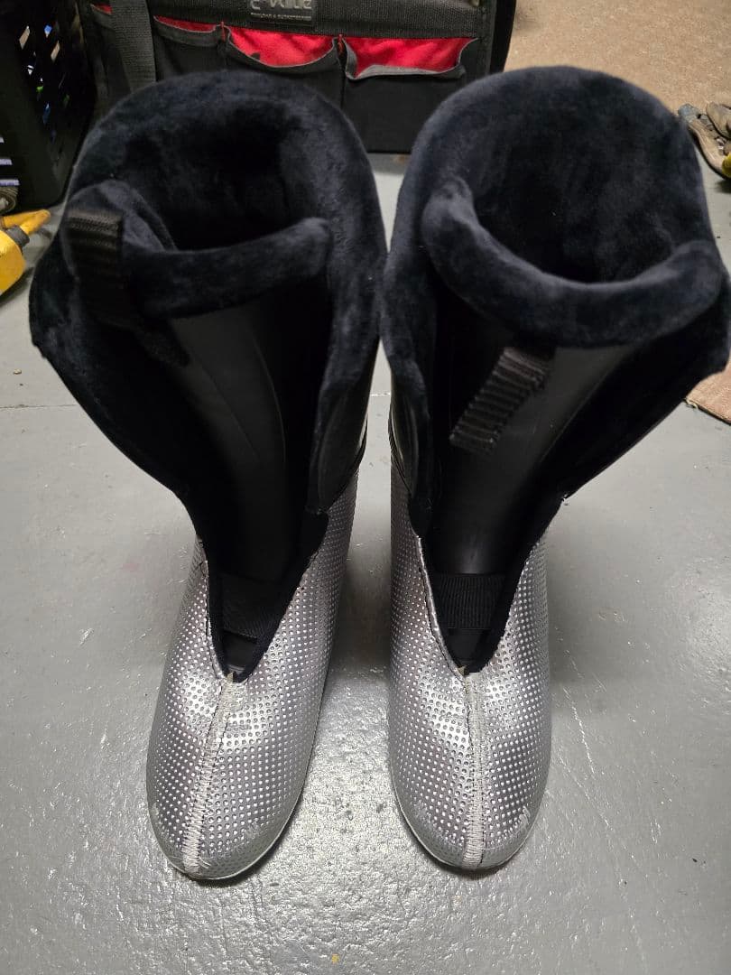 ATOMIC REDSTER 子ども用スキー ブーツ