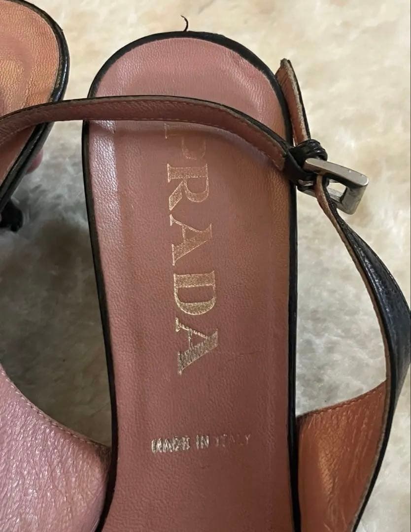 PRADA ブラックレザーヒール ポインテッドトゥ