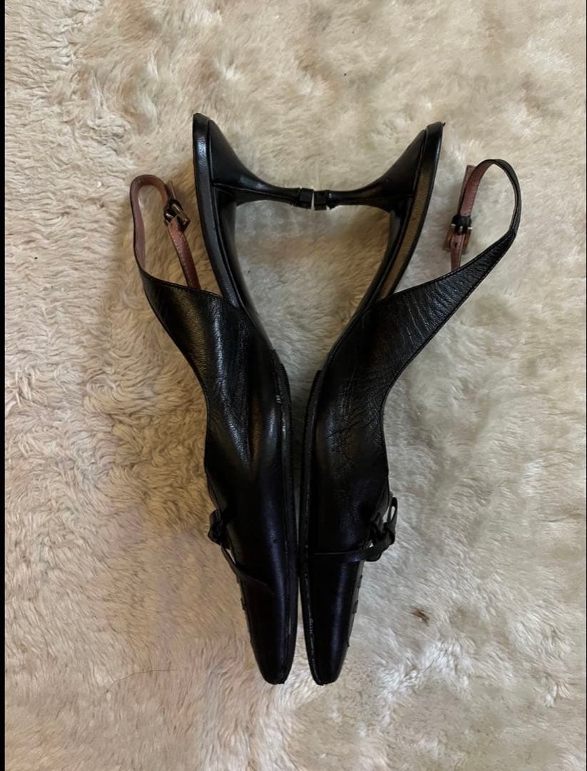 PRADA ブラックレザーヒール ポインテッドトゥ