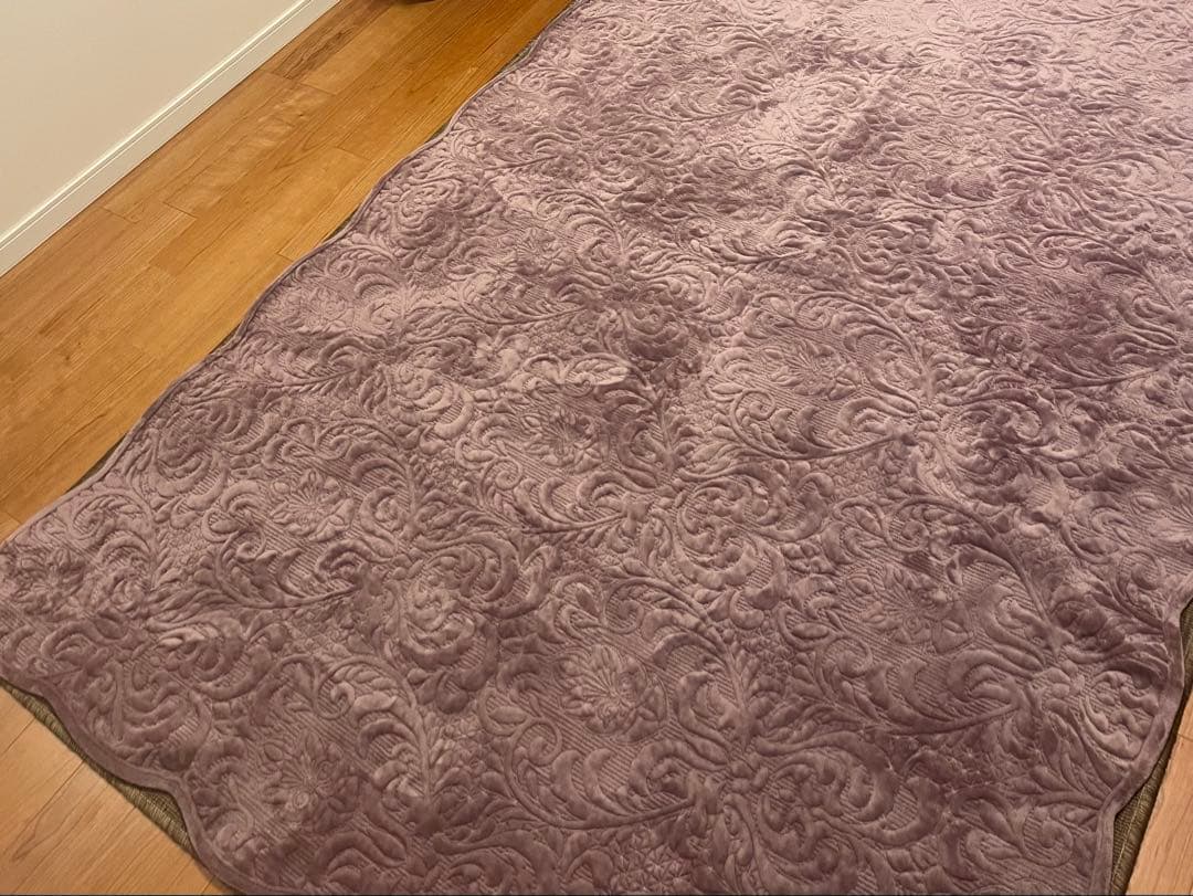 新品　薄紫色のエレガントなラグ　ラベンダー　リバーシブル　ベルベッド