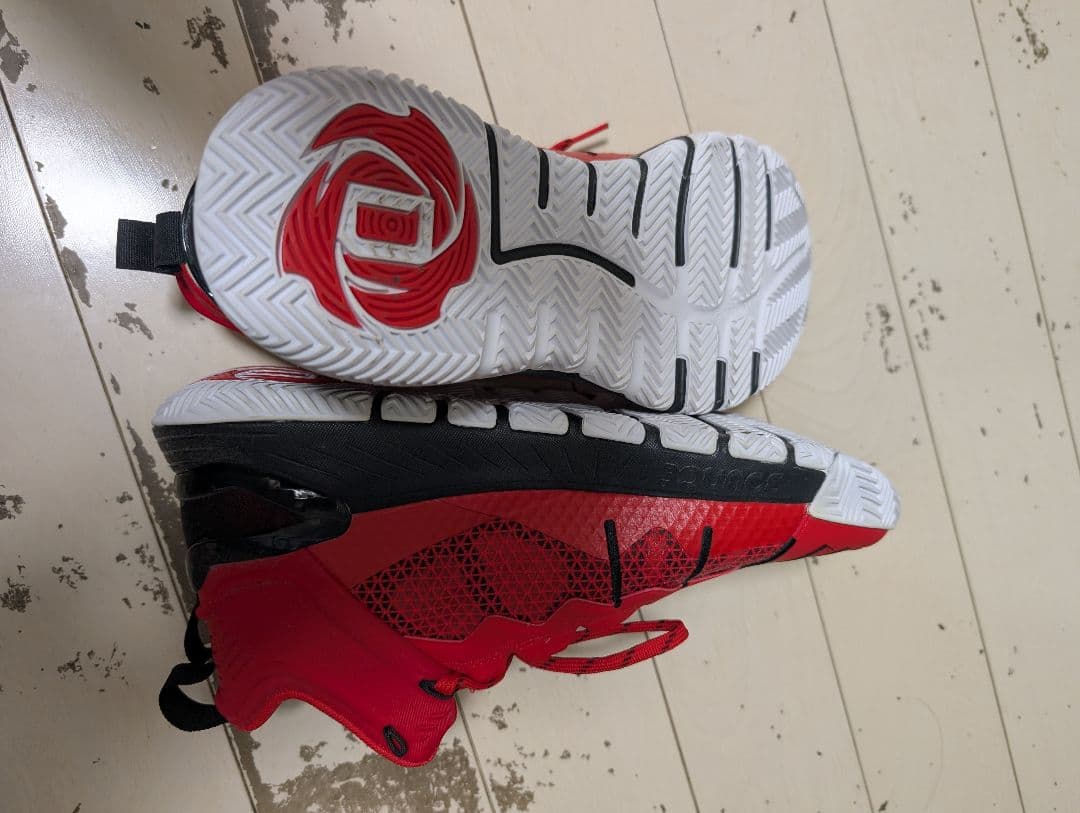 レッド バスケットボールシューズ ハイカット