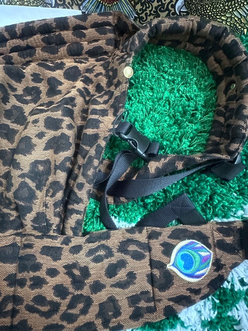 【美品】Artipoppe レオパード・クラシック 抱っこ紐