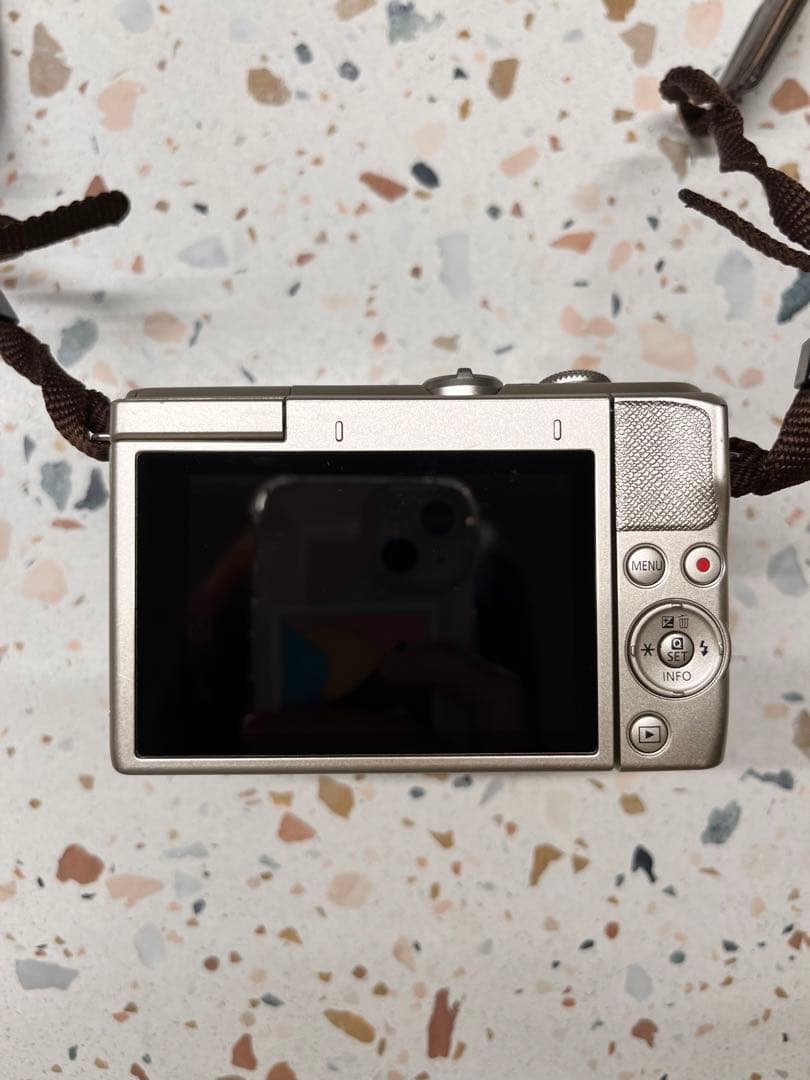 EOS M200リミテッドゴールドキット