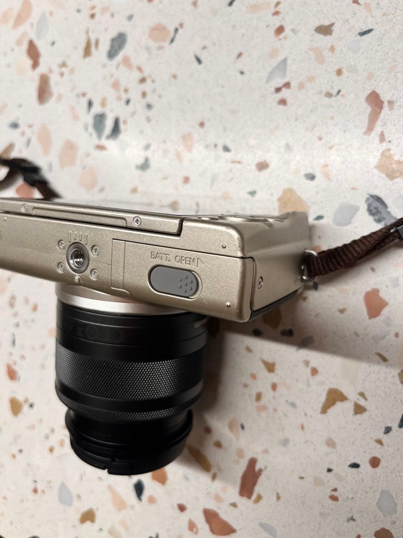 EOS M200リミテッドゴールドキット