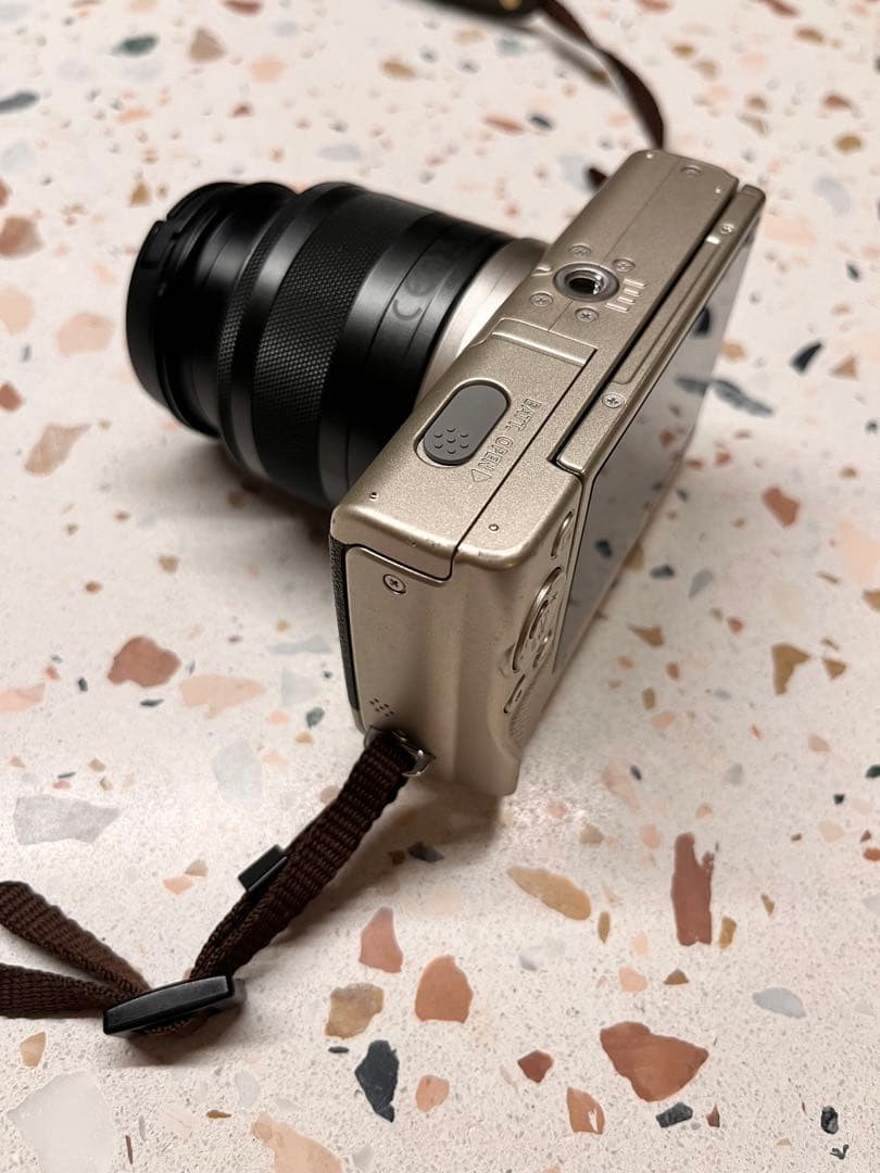 EOS M200リミテッドゴールドキット