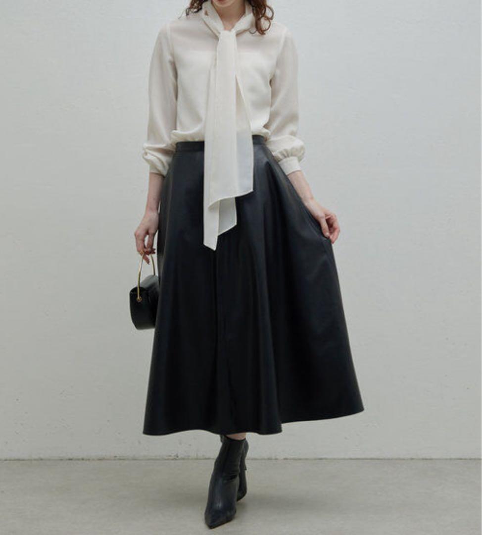 お値下げ！ガリャルダガランテ フィネスボウタイブラウス　ホワイト