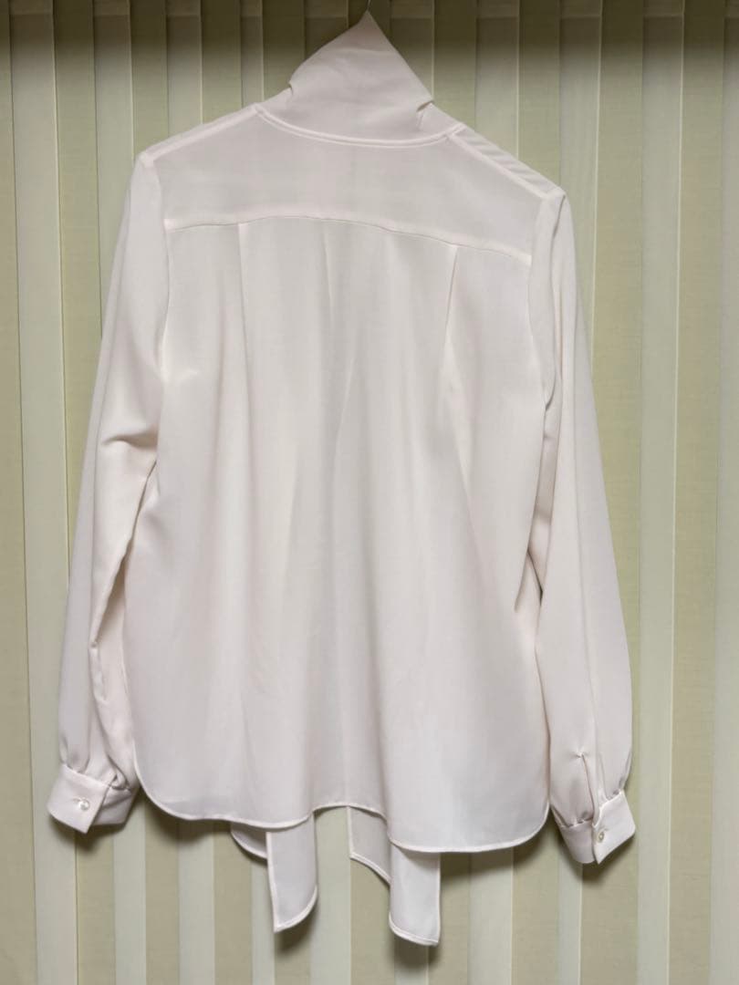お値下げ！ガリャルダガランテ フィネスボウタイブラウス　ホワイト